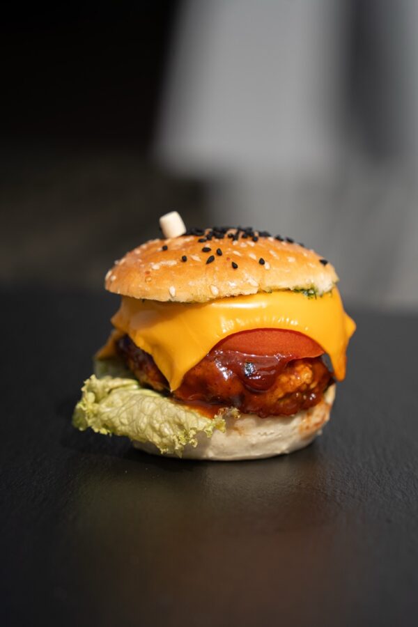 Mini Burgeri ar cūkgaļu, u.c. Diametrs 6 cm.