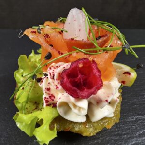 Kartupeļu rosti ar kūpinātu lasi