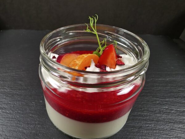 Panna Cotta burciņā ar zemeņu vai aveņu mērci - Image 2