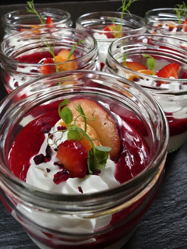 Panna Cotta burciņā ar zemeņu vai aveņu mērci - Image 4