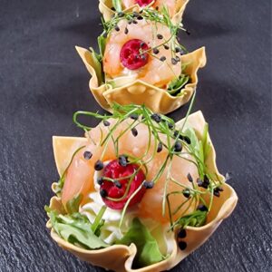 Wonton groziņš ar rukolu, laima krēmu un garneli