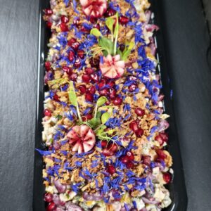 Pupiņu salāti ar kūpinātu gaļu un karamelizētiem sīpoliem (1 kg)