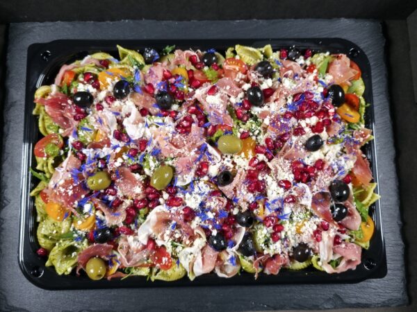 Itāļu salāti ar parmezāna sieru un prašuto (1 kg) - Image 3