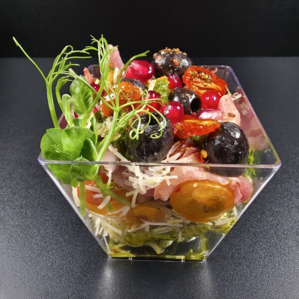 Itāļu salāti ar parmezāna sieru un prašuto (150 g)