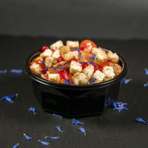 Cēzara salāti ar grilētu vistu un parmezāna sieru
